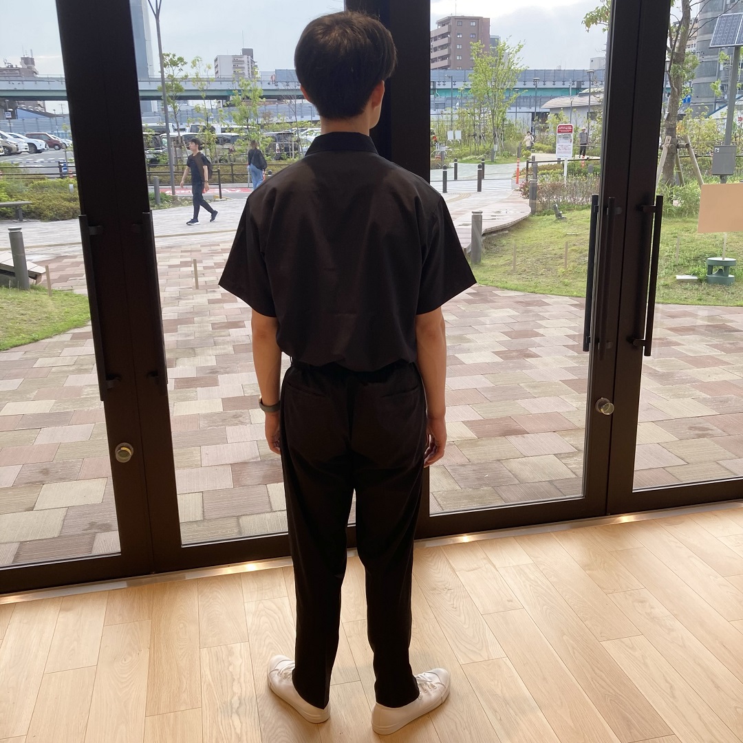 後ろ