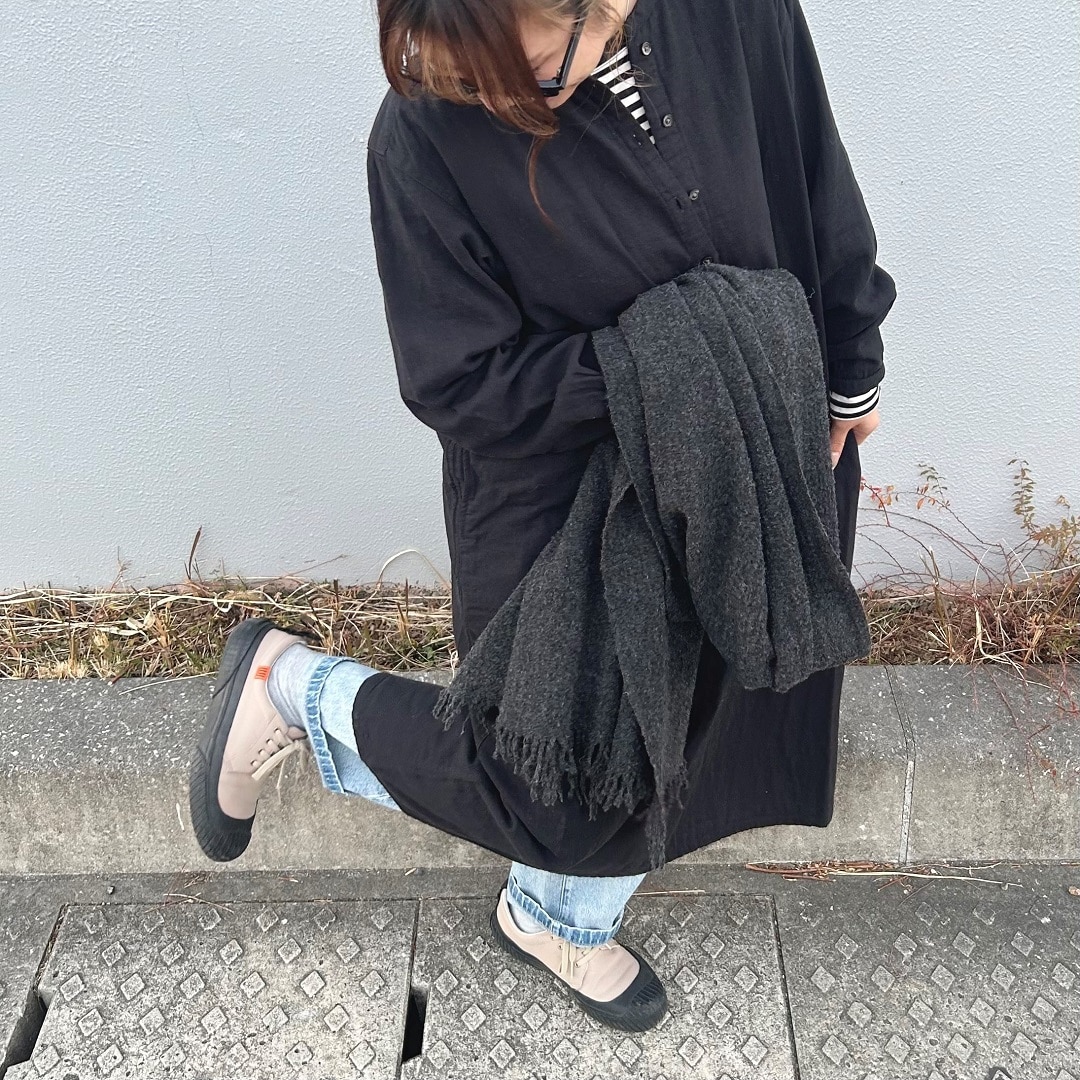 片足上げている写真