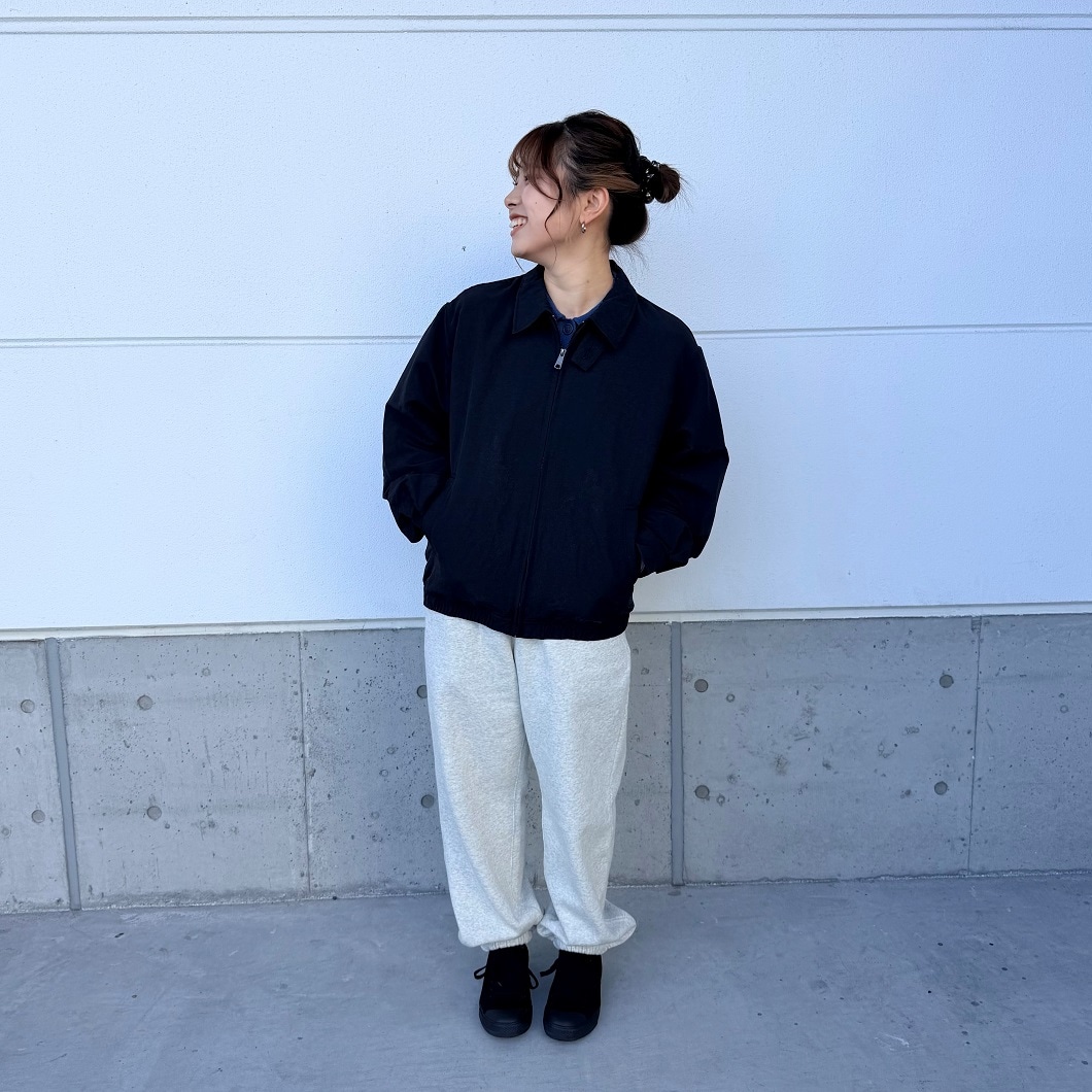 女性が立っている