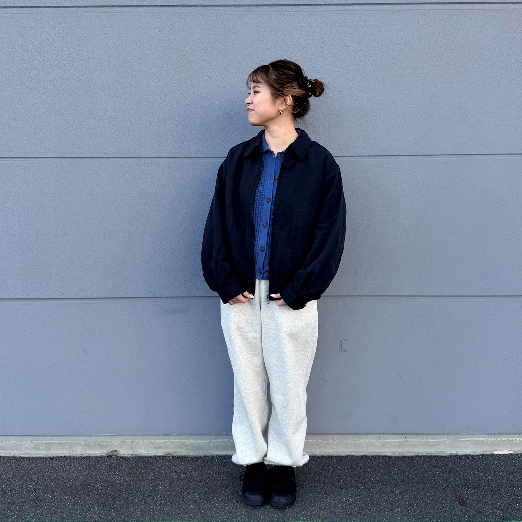 女性が立っている