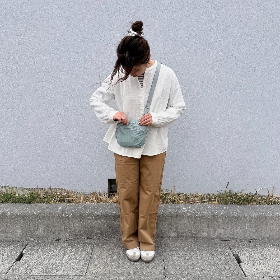 女性が立っている