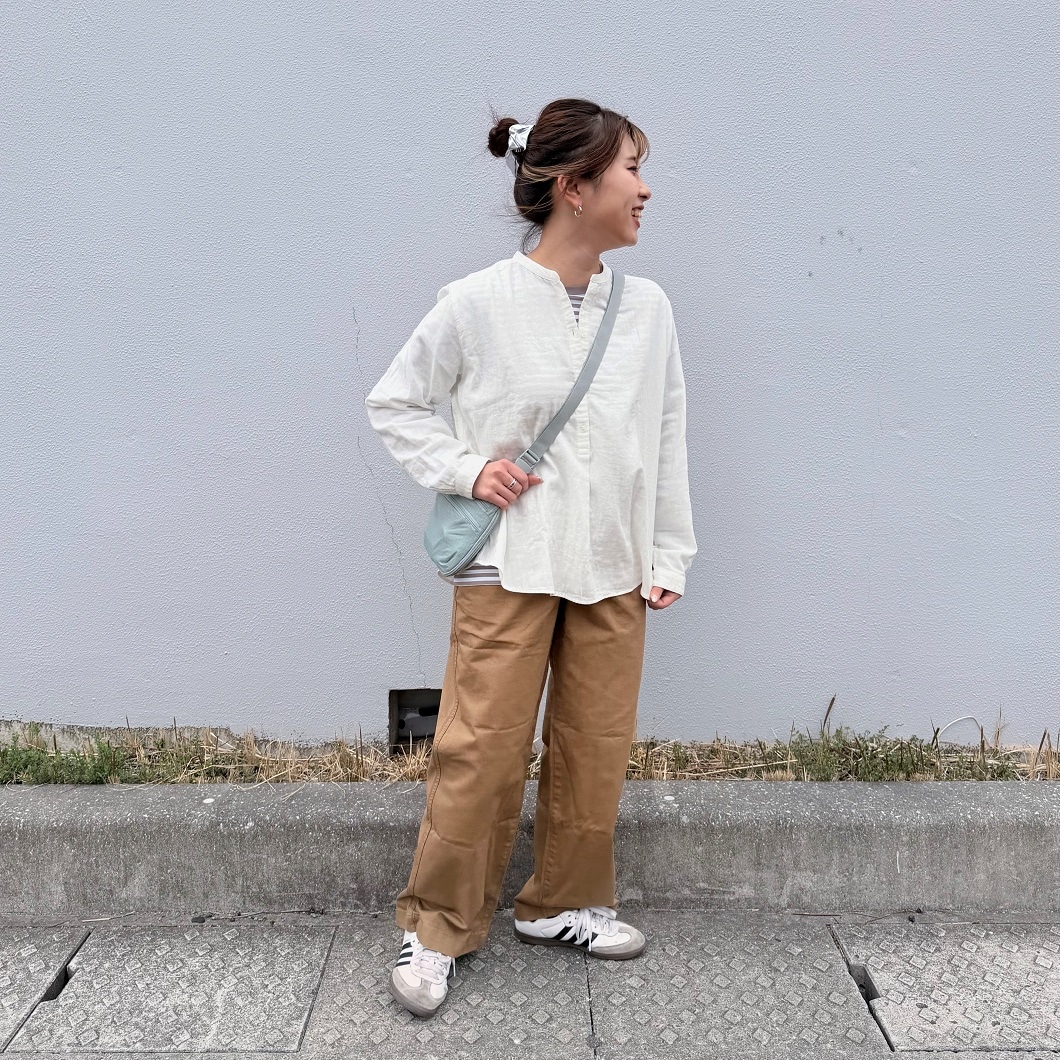 女性が立っている