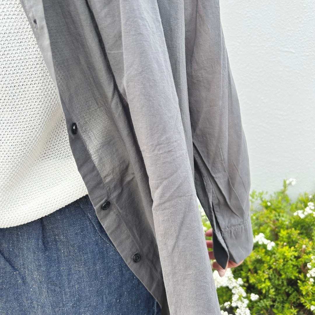 女性のパンツ姿