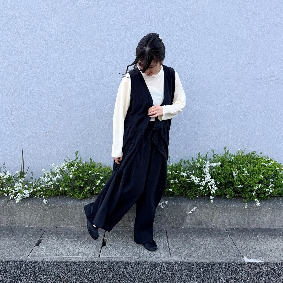 女性が立っている