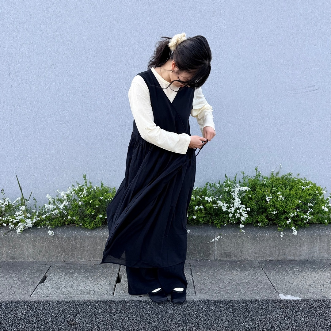 女性が立っている