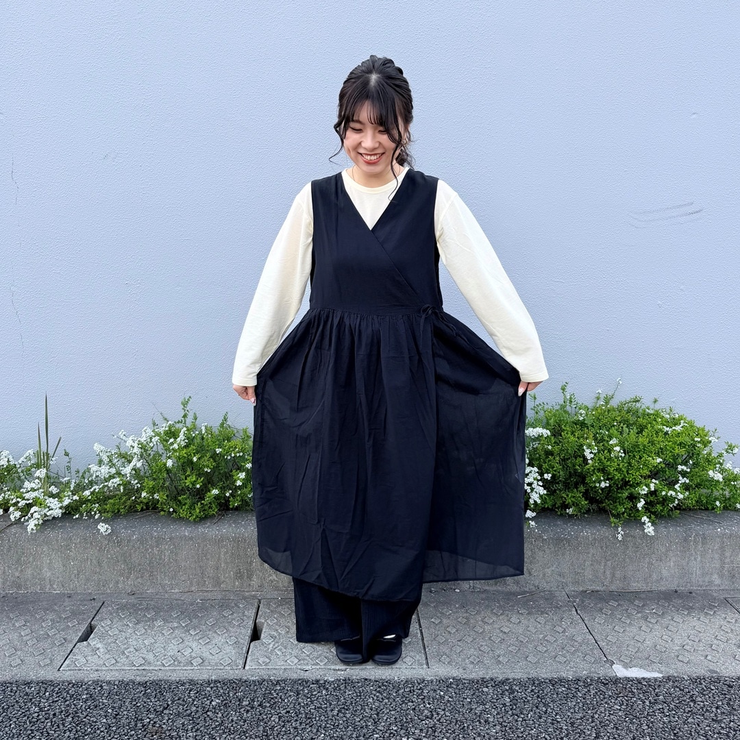 女性が立っている