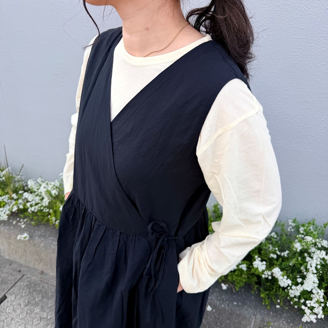 女性が立っている