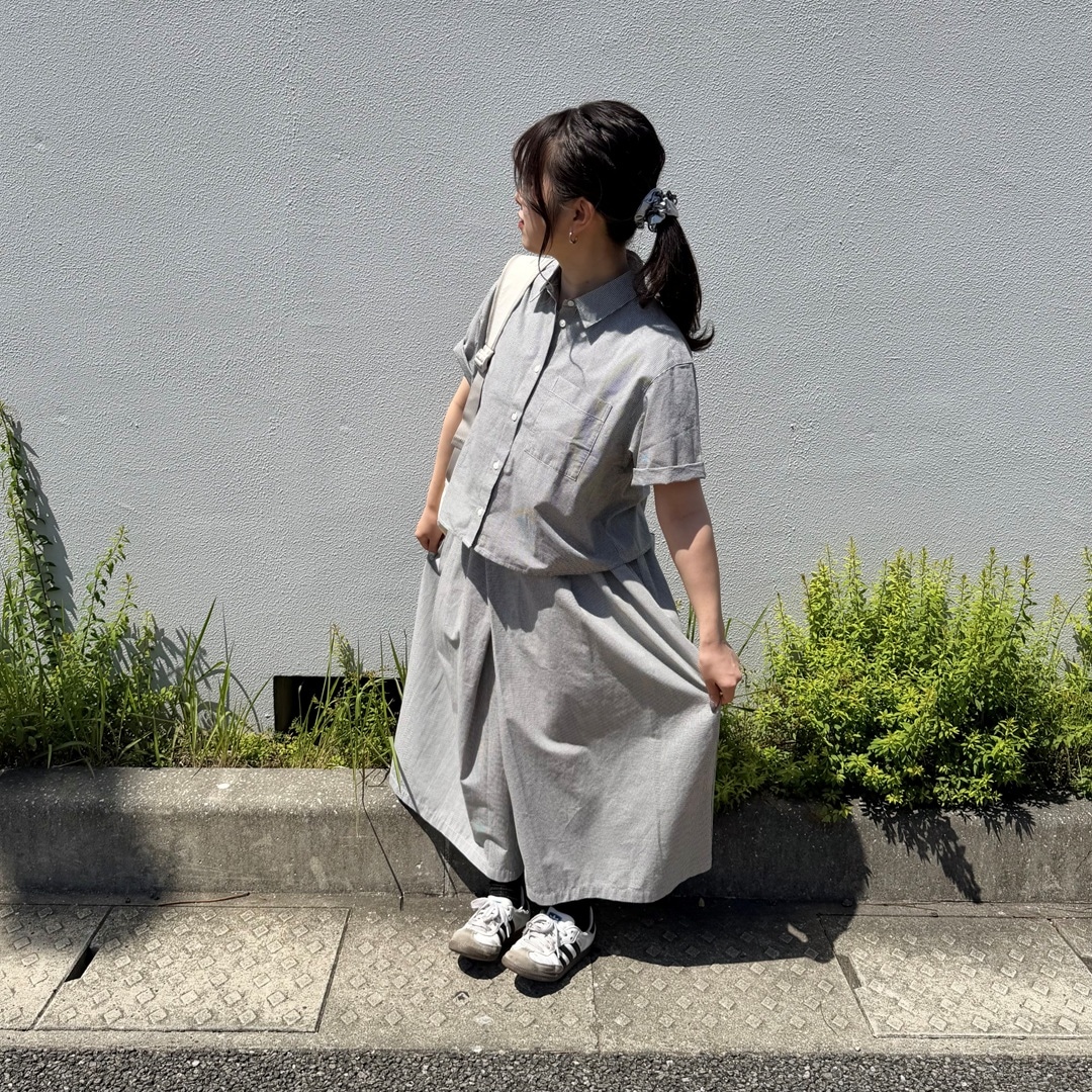 女性が立っている