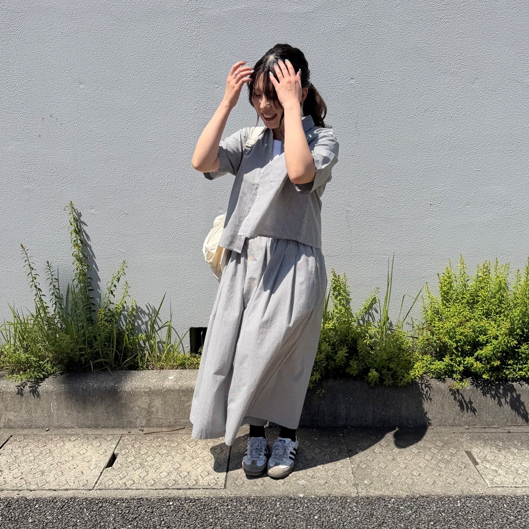 女性が立っている