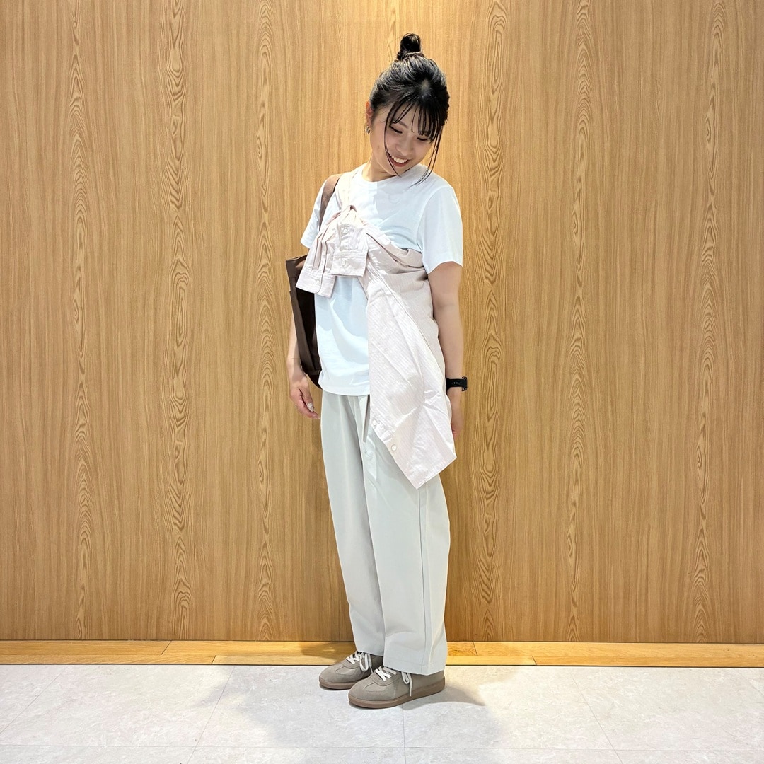 女性の全身写真