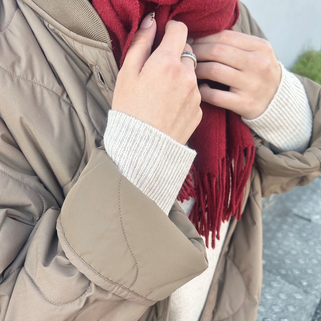 マフラーを巻いた首元