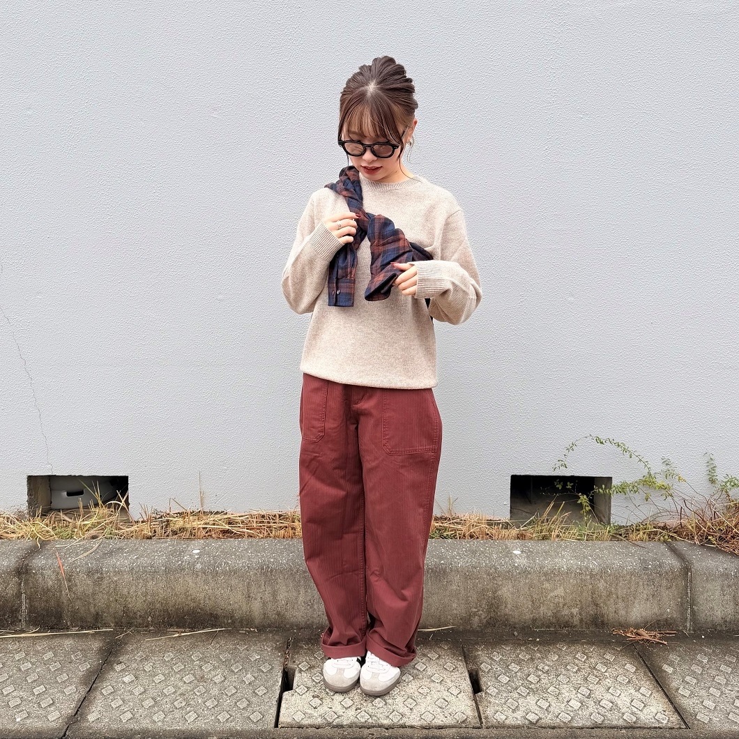 女性が立っている