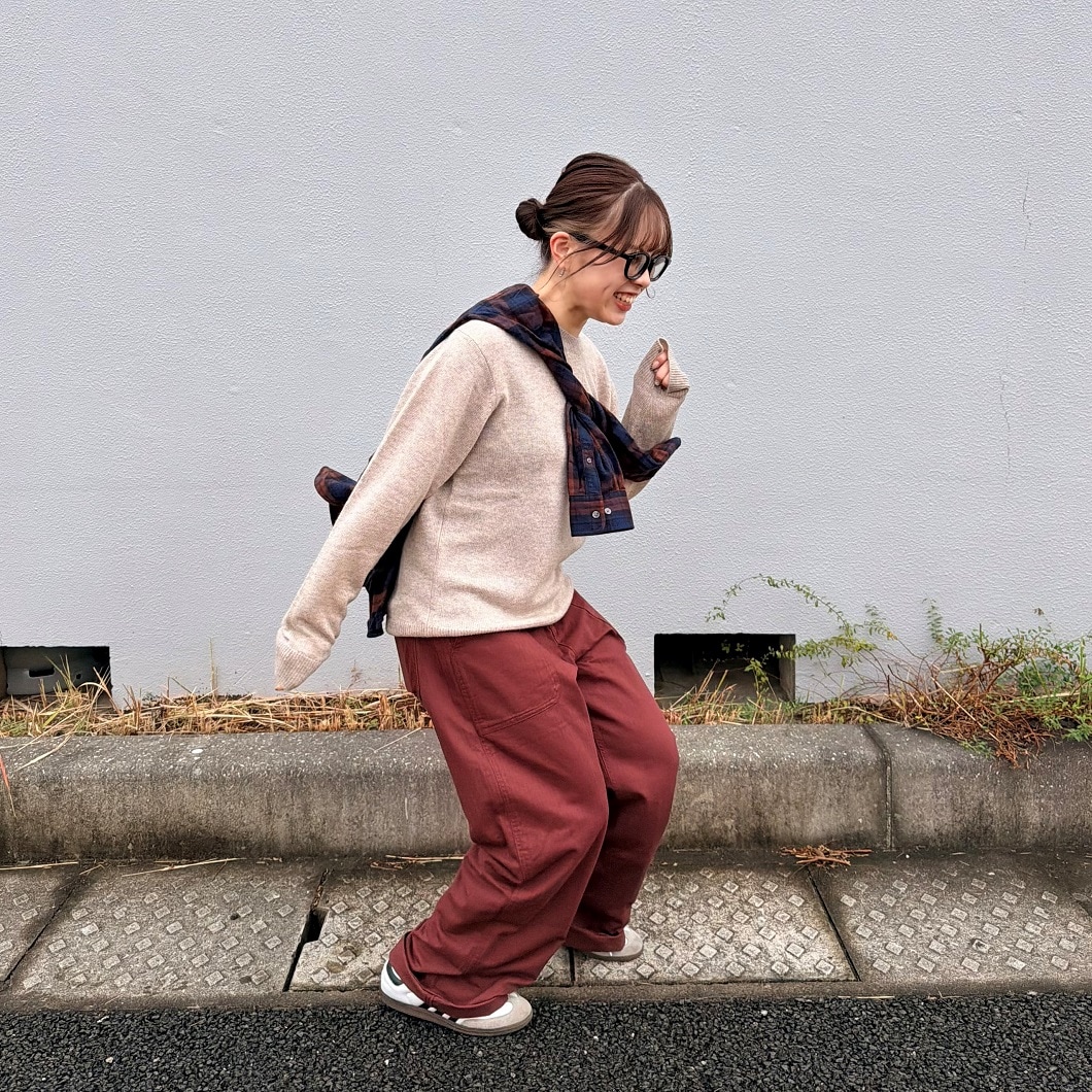 女性が立っている