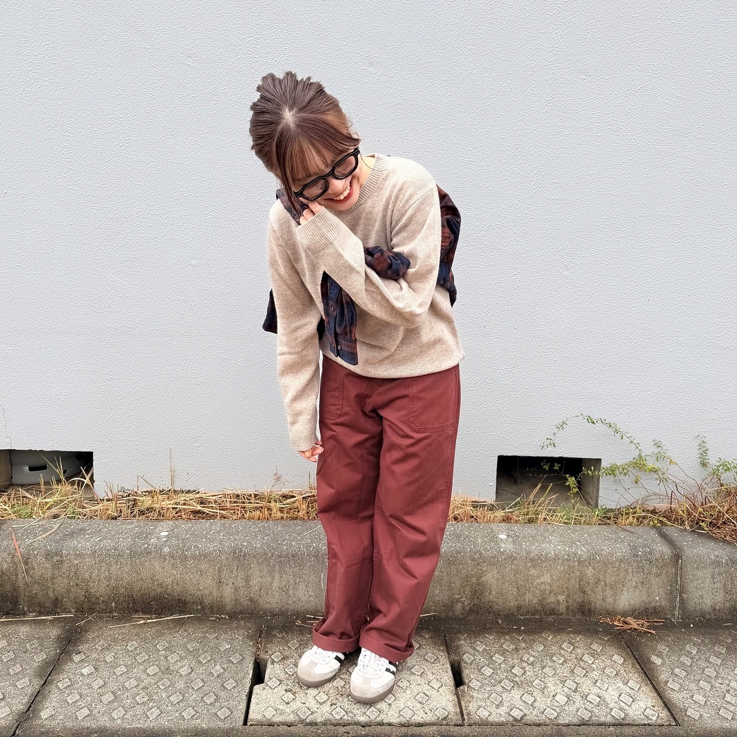 女性が立っている