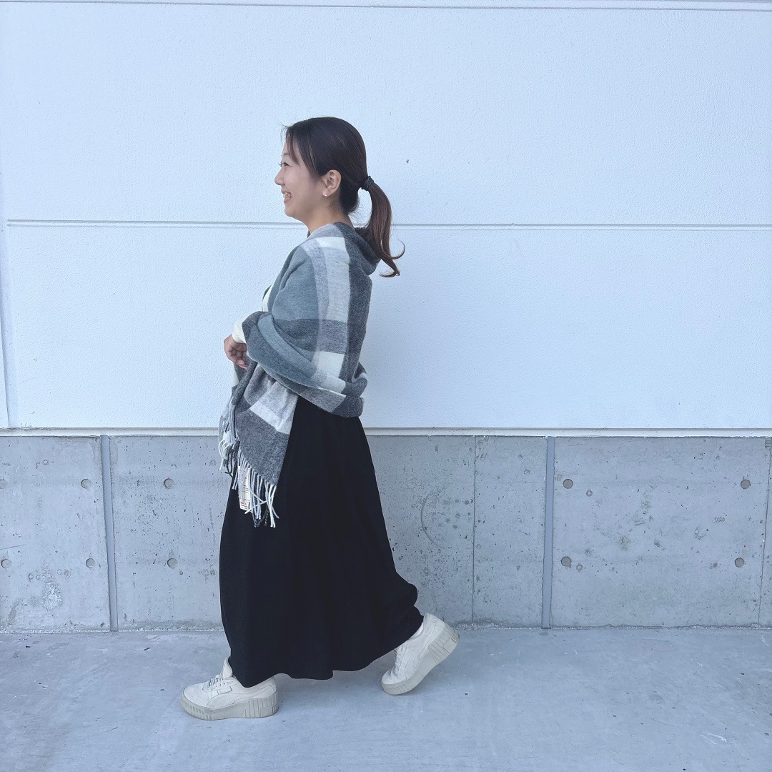 ライトイエローな女性