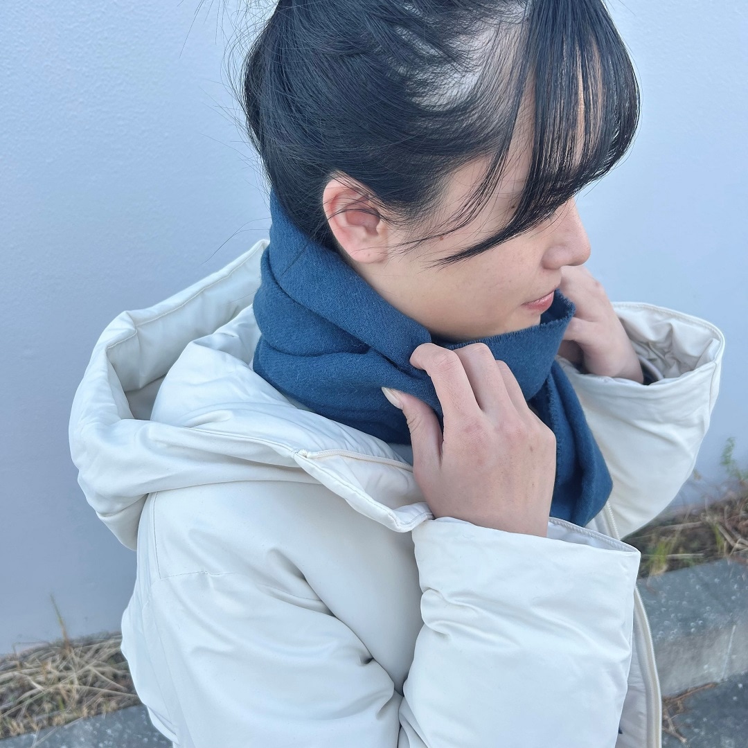 マフラー巻いている女性のアップ