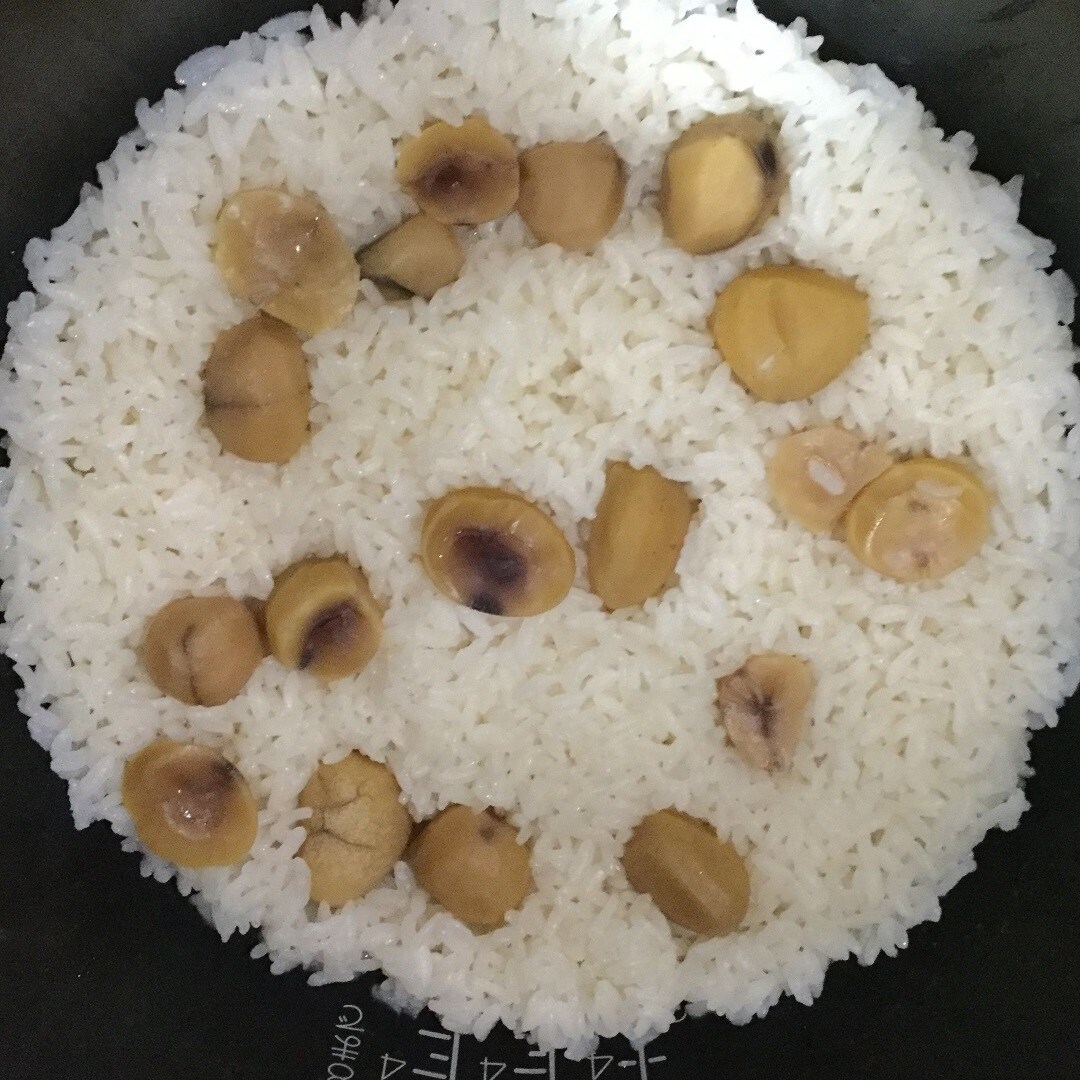 炊き立ての栗ご飯