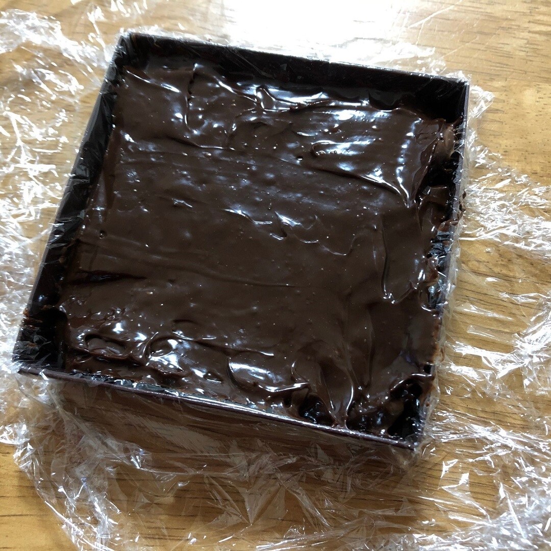 チョコ型に