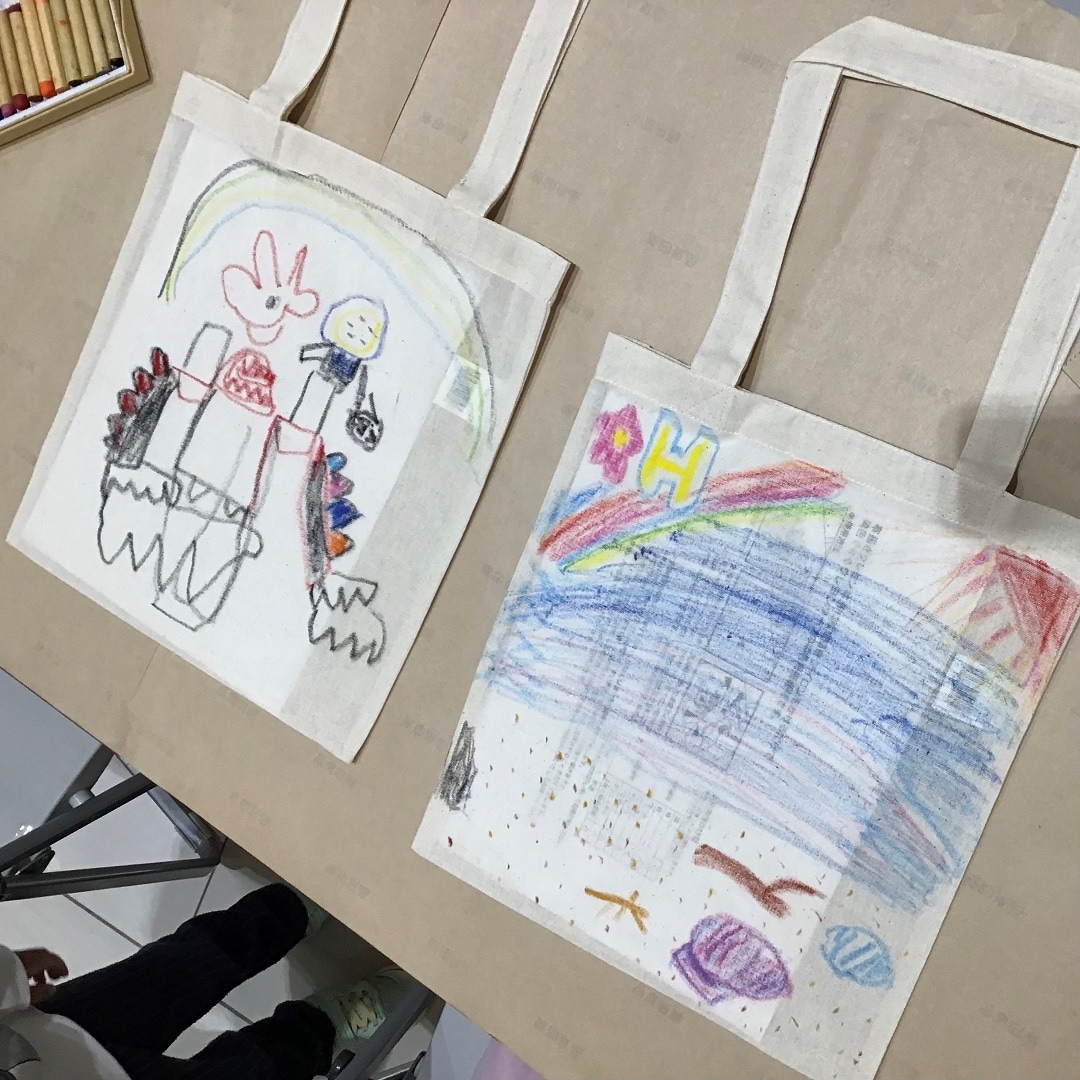 【イオンモール新潟亀田インター】今日もワークショップ開催。布描きクレヨンでオリジナルマイバッグを作ろう。