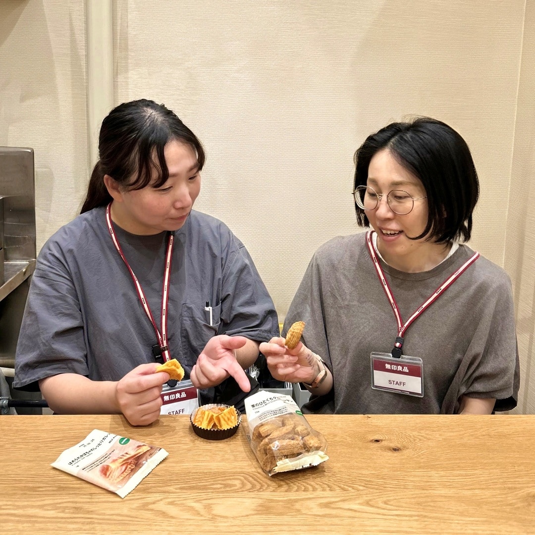【イオンモール新潟亀田インター】　スタッフたちの今日のおやつ _Ltqw75