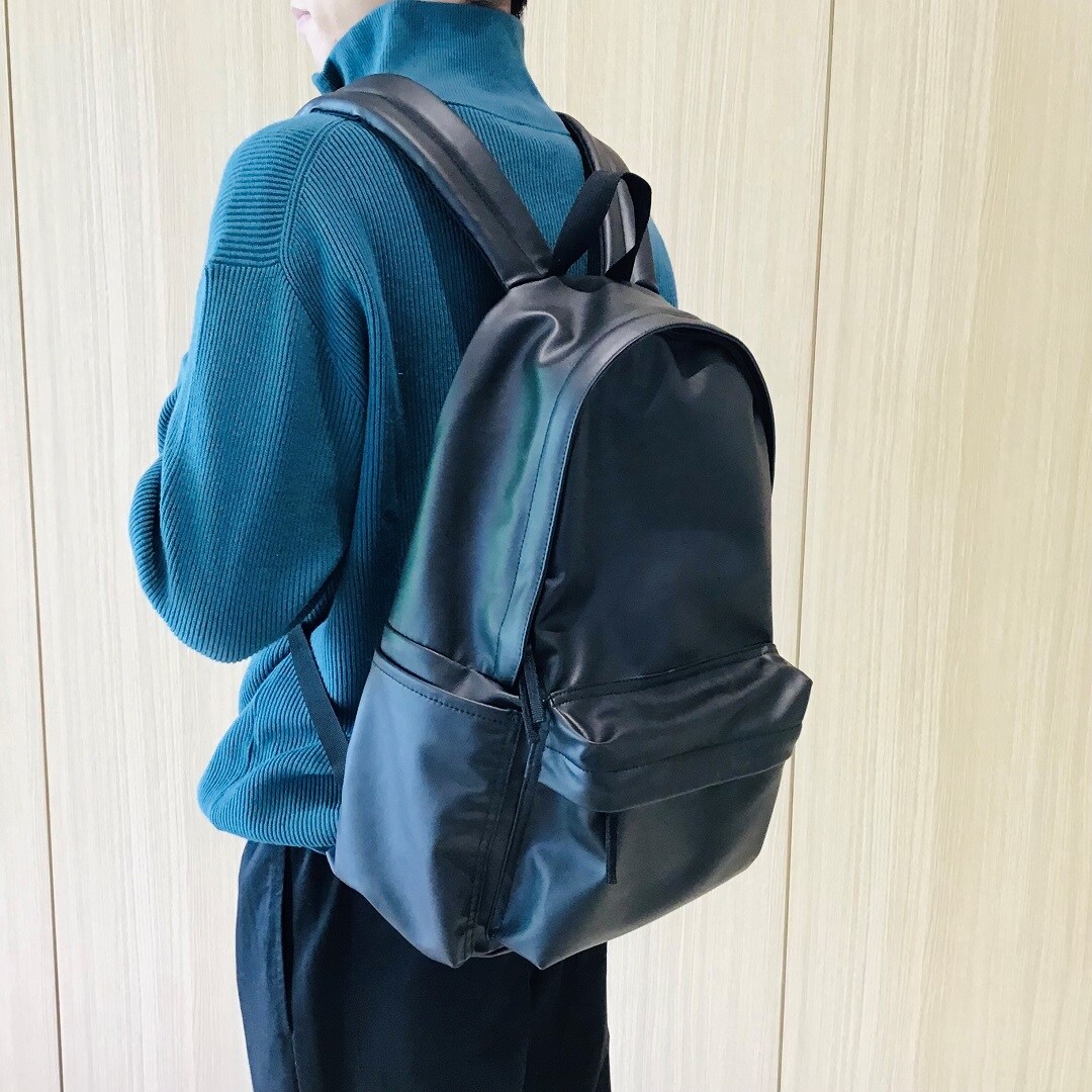 リュックサック　後ろ姿
