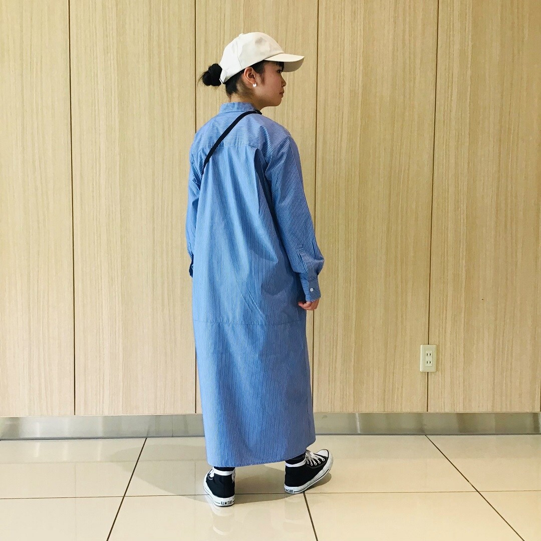 シワになりにくいスタンドカラーワンピース