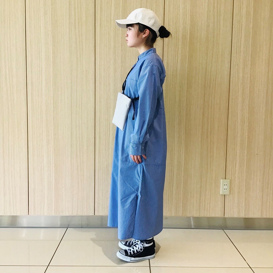 シワになりにくいスタンドカラーワンピース