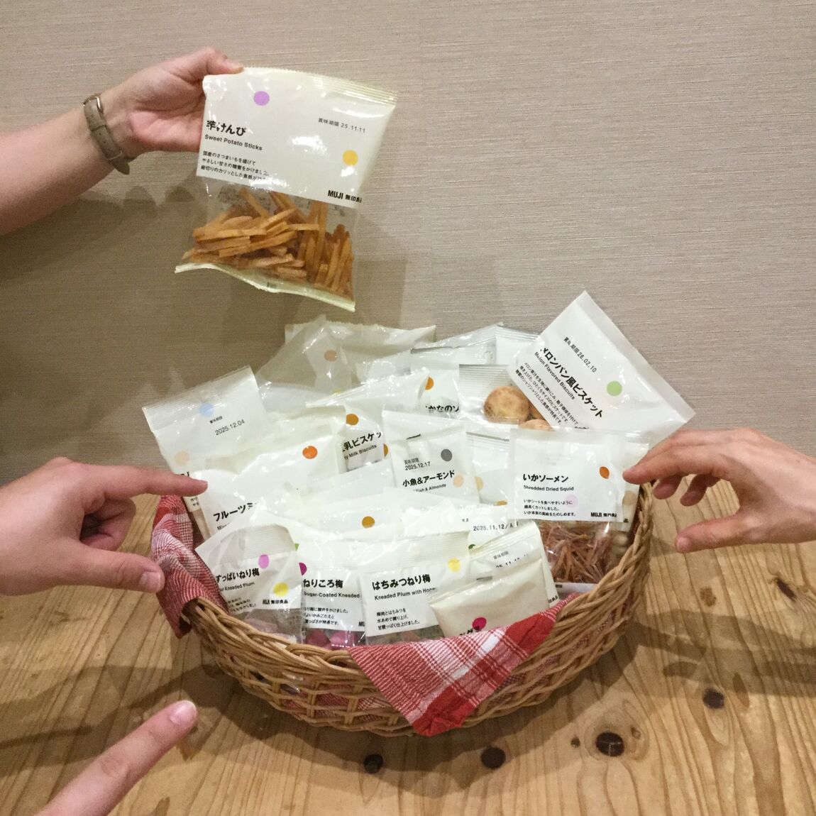 【アピタタウン金沢ベイ】3つ買ってお得!ポチ菓子