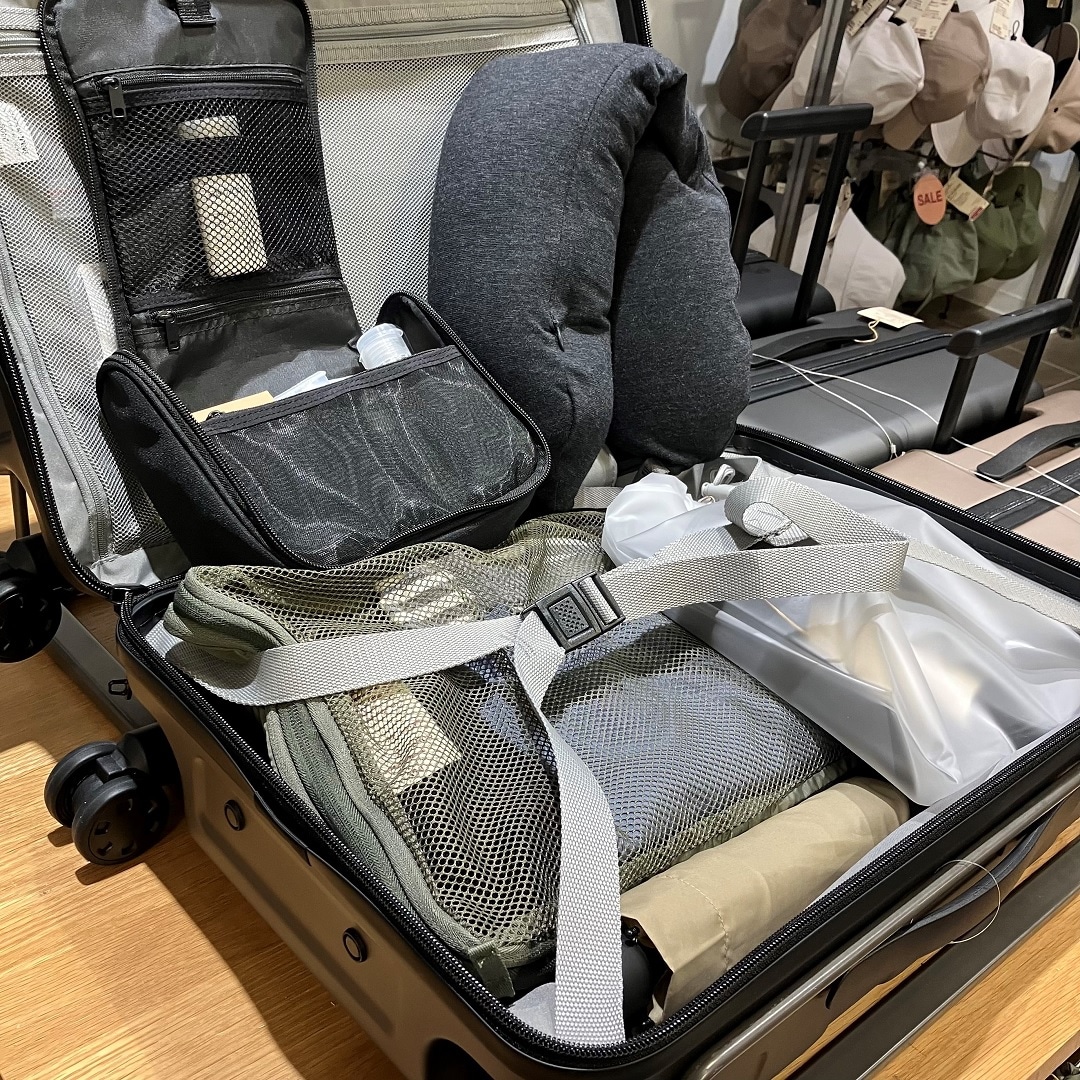 【ラブラ万代】旅の必需品ハードキャリーケース