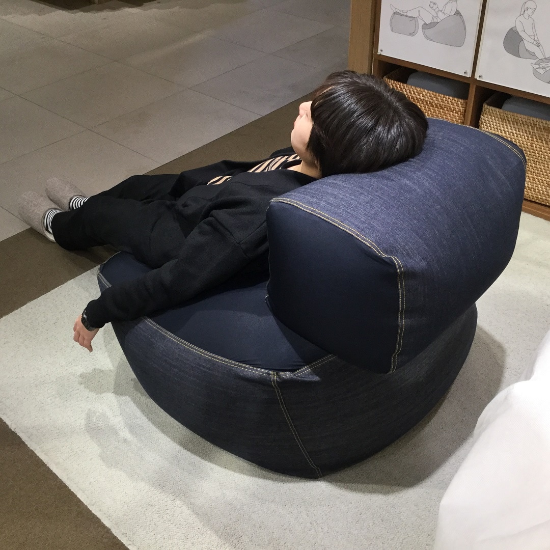 体にフィットするソファの紹介