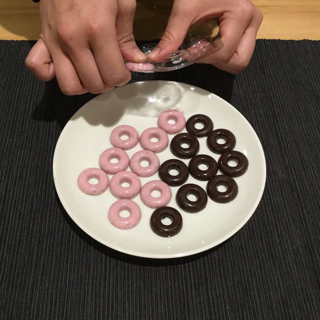 自分でつくる　ドーナツ型チョコの写真