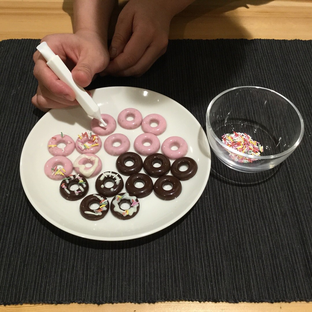 自分でつくる　ドーナツ型チョコの写真