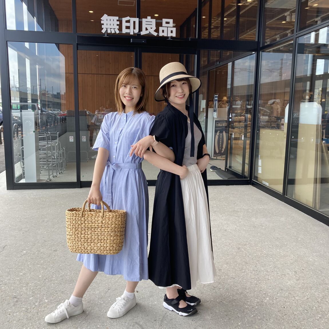 スタッフ背中合わせワンピース