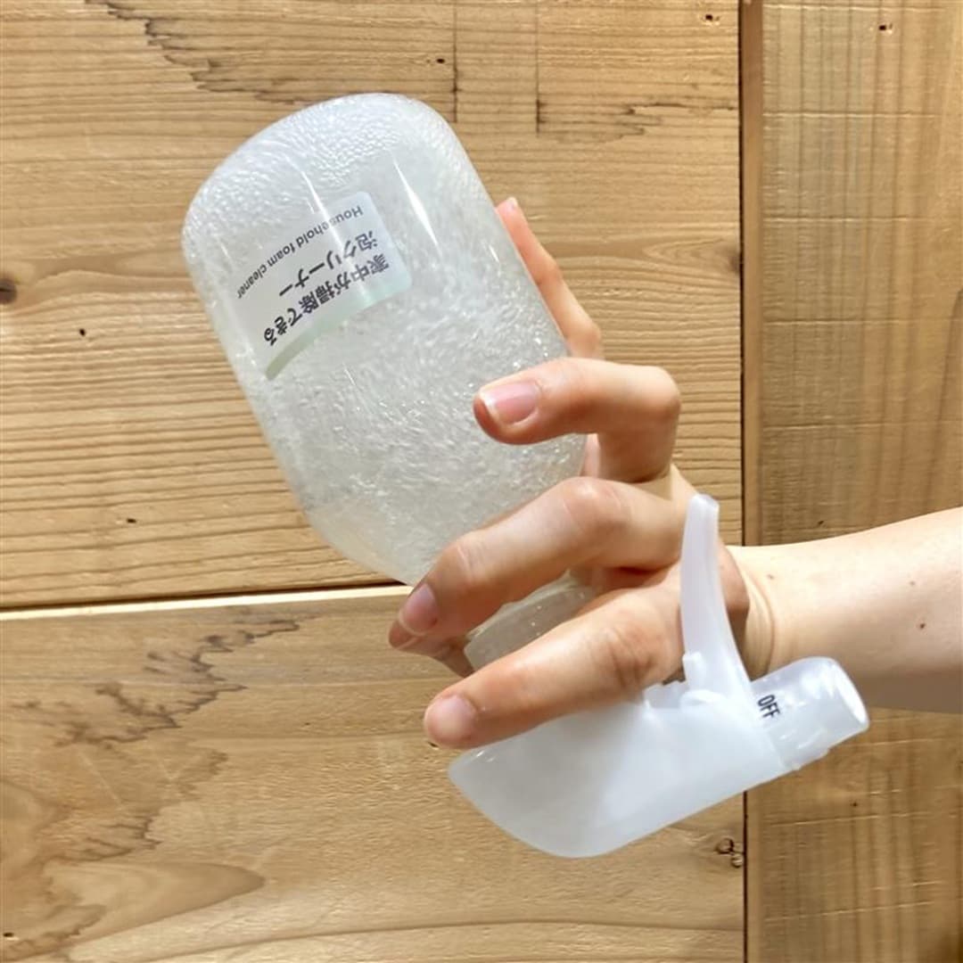 本体を振る様子