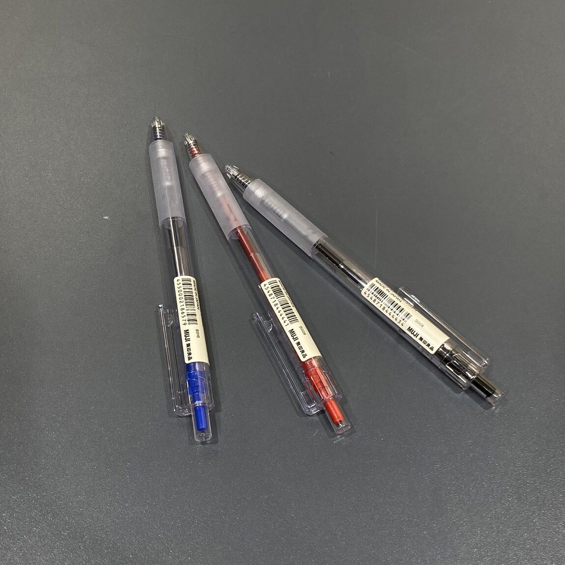 無印良品　岡山表町商店街スタッフの愛用品、「ポリカーボネート　ボールペン・ラバークリップ付き」