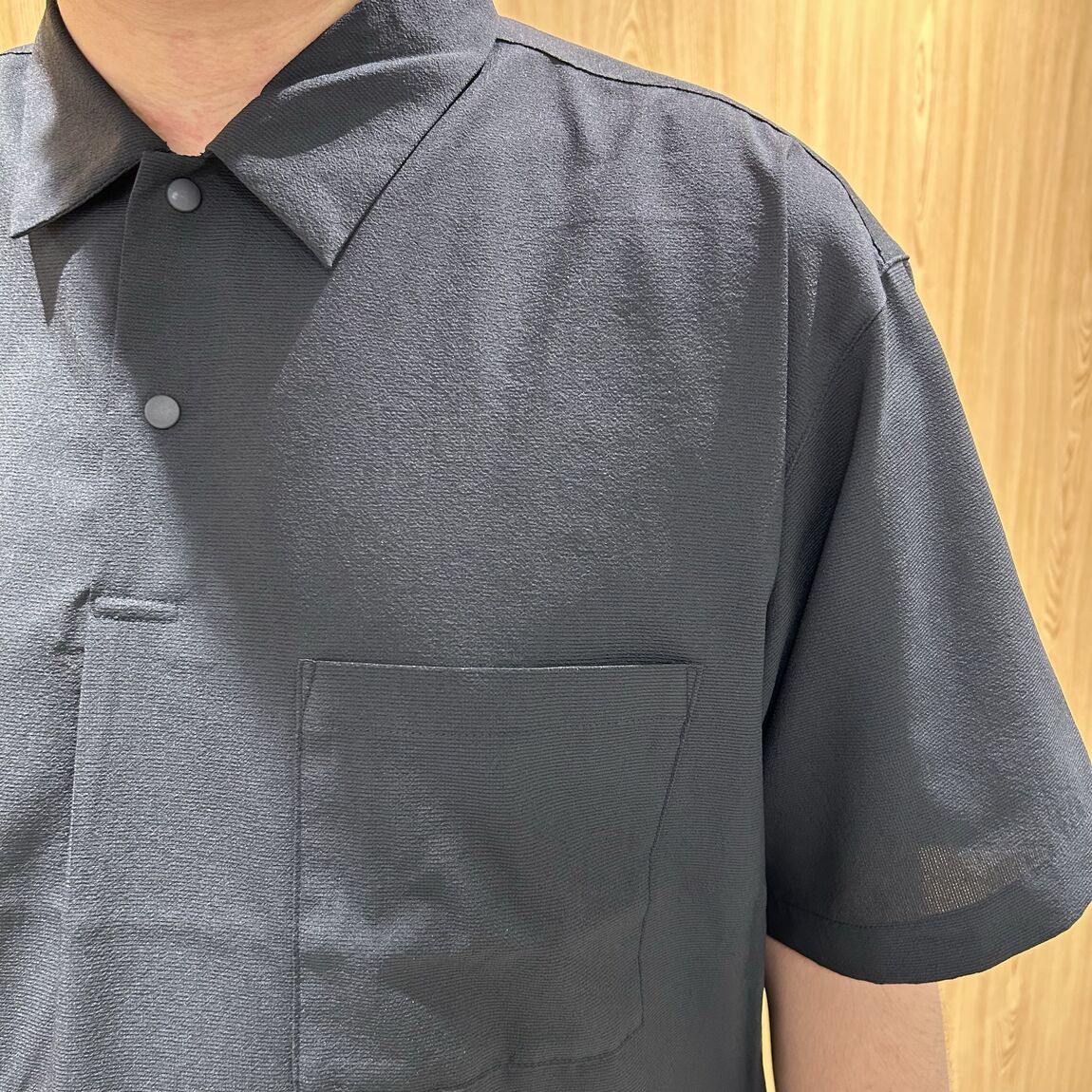 男性スタッフ　布帛ポロシャツ　黒