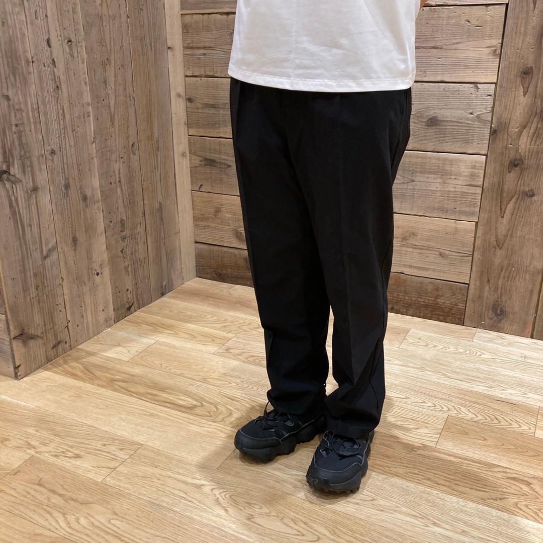 風を通す ストレッチサッカーイージーテーパードパンツ
