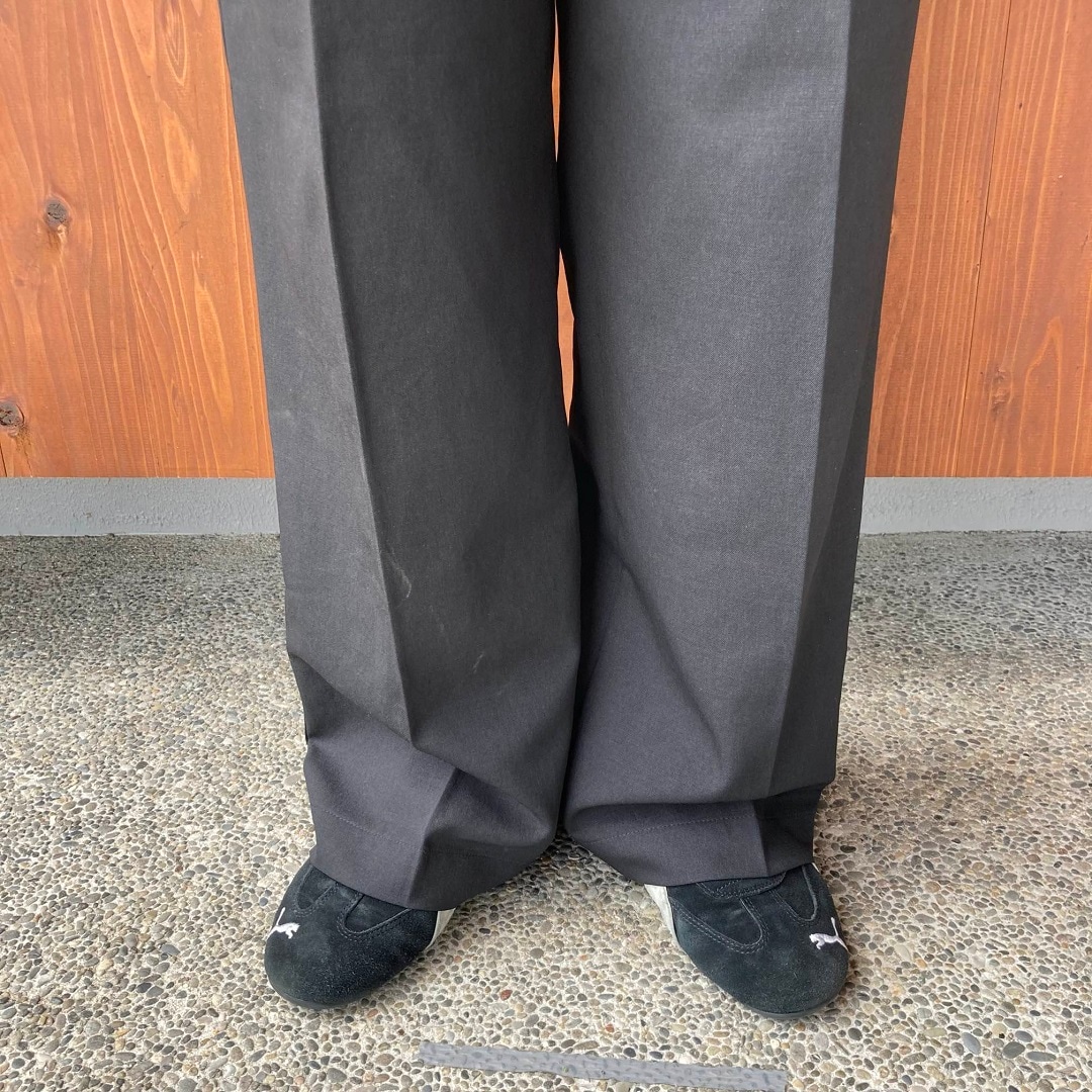 撥水タックストレートパンツ