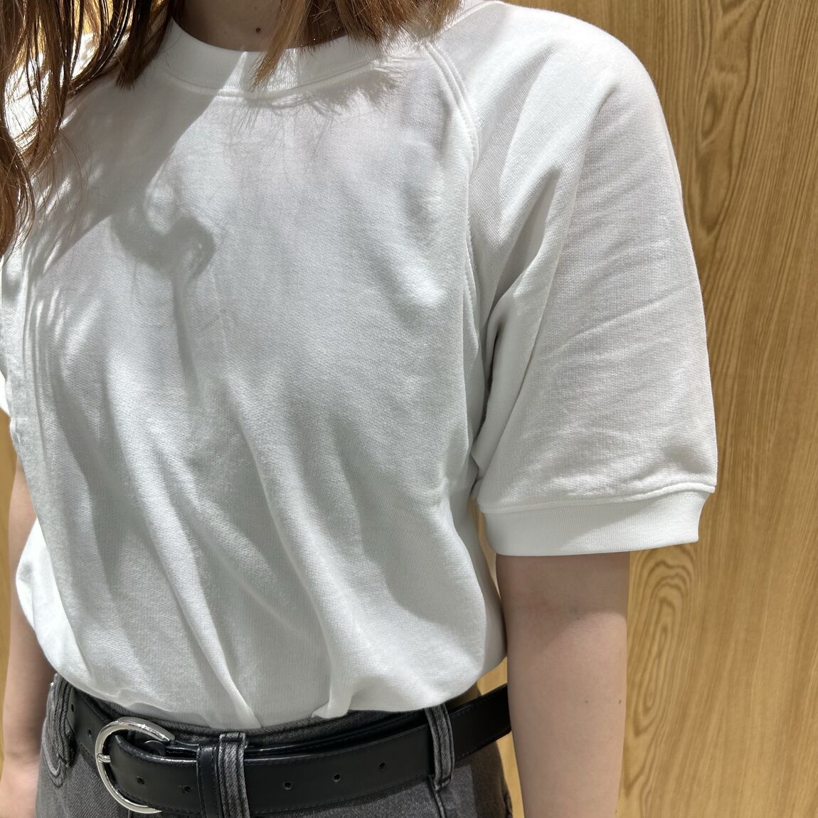 女性スタッフ　ライトスウェット　白