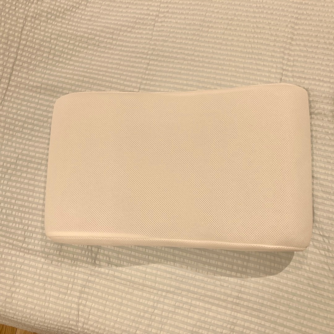 寝返りを受け止めるまくら