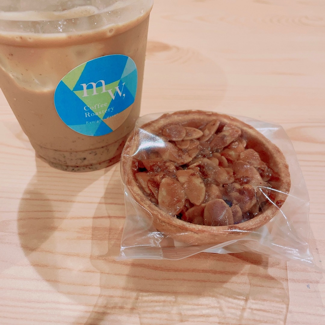 コーヒーゼリー入りカフェ・オレと焼菓子