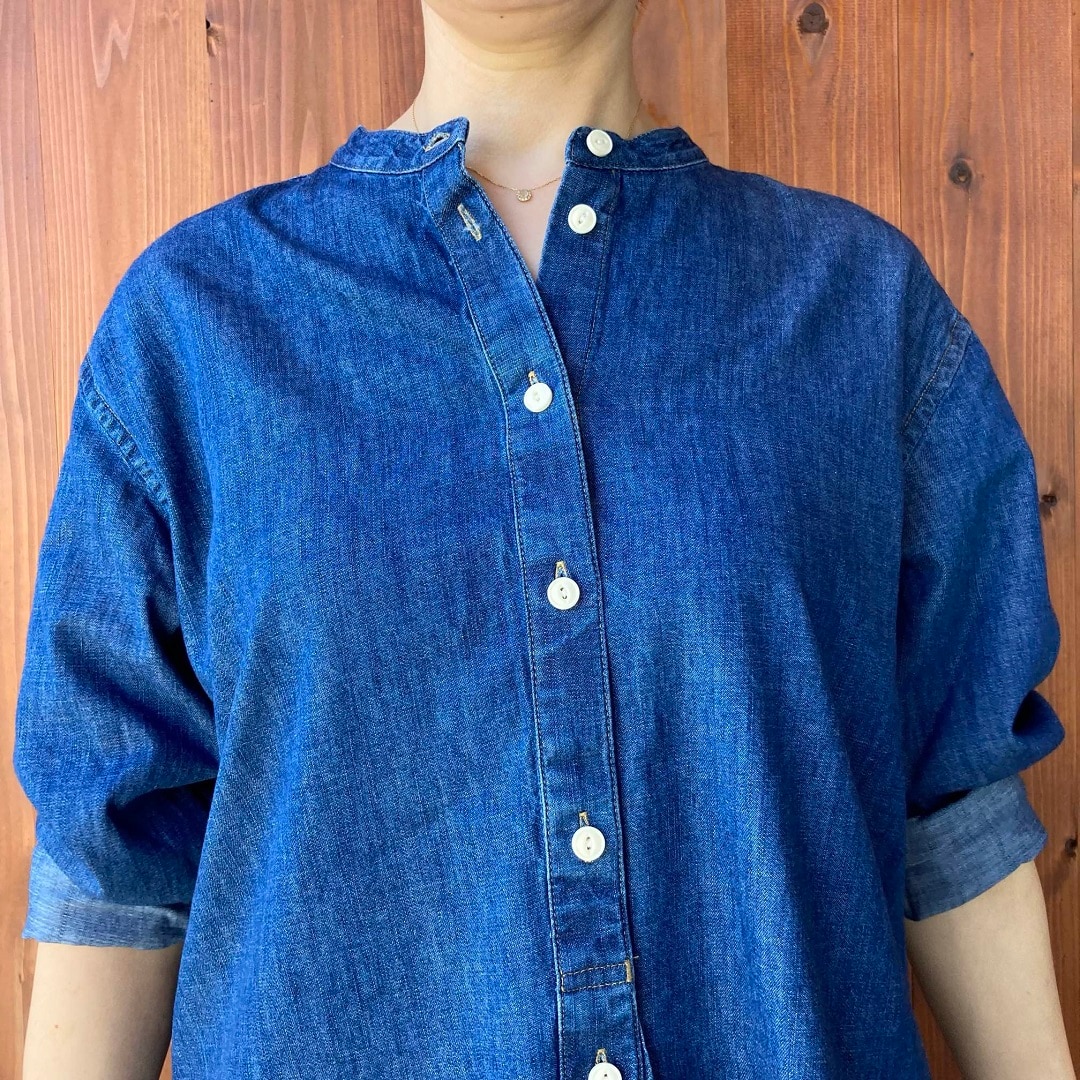 洗いざらしデニムスタンドカラー長袖ロングシャツ