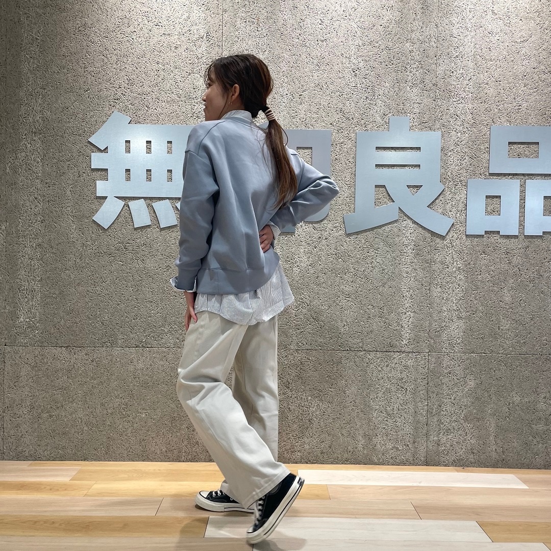 スタッフスナップ　スウェット後ろ姿