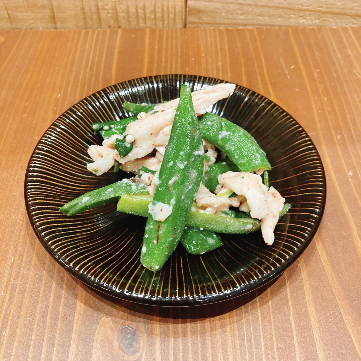 【Café＆Meal MUJI近鉄四日市】蒸し鶏とオクラのネバネバサラダ