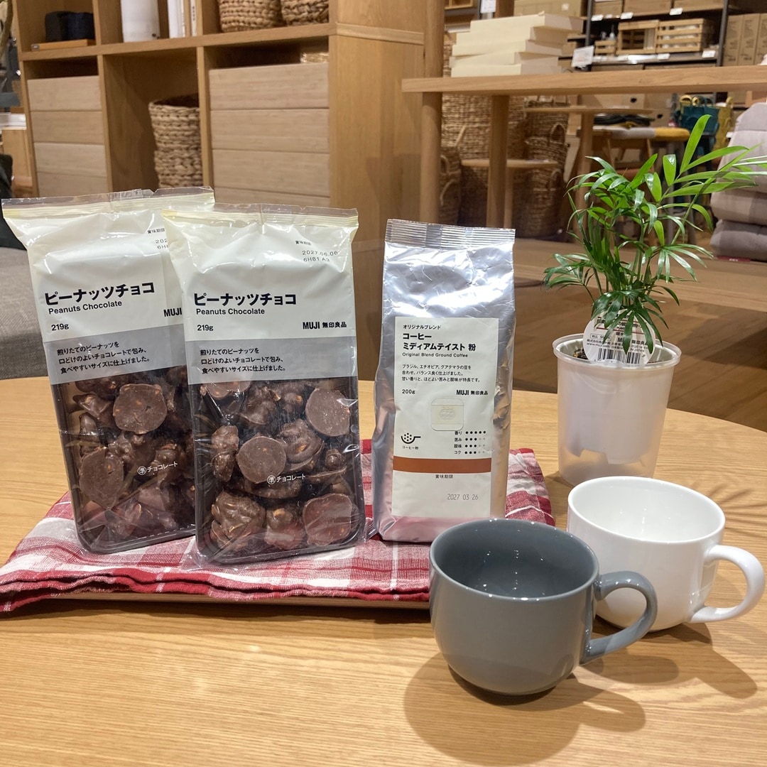 【トキハわさだタウン】ピーナッツチョコとコーヒーの試食を行います_A6E5Xg
