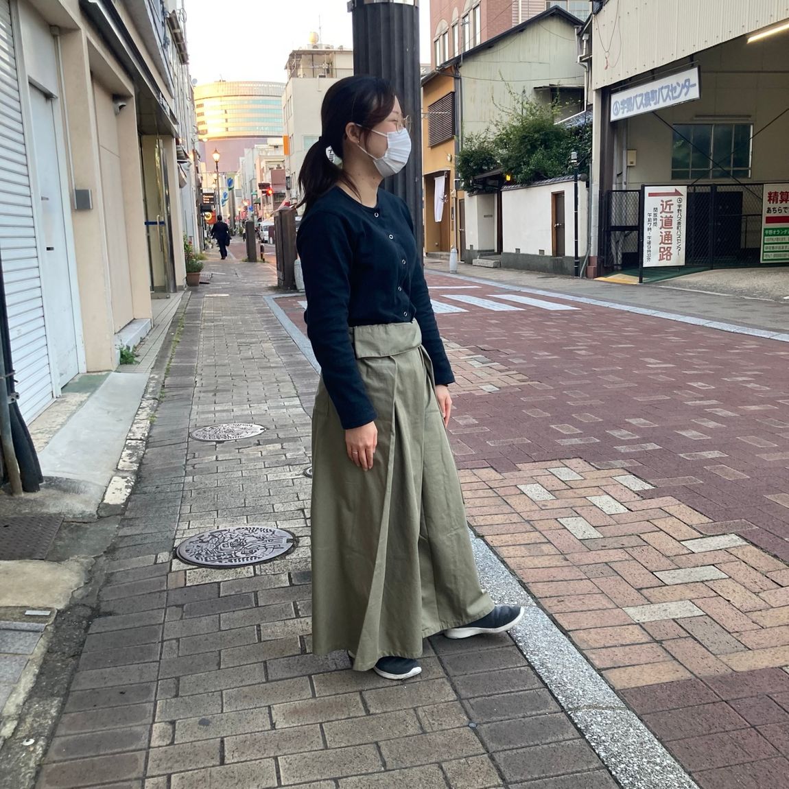 【岡山表町商店街】　1着で２通り楽しめる「乾きやすい漁民パンツ」
