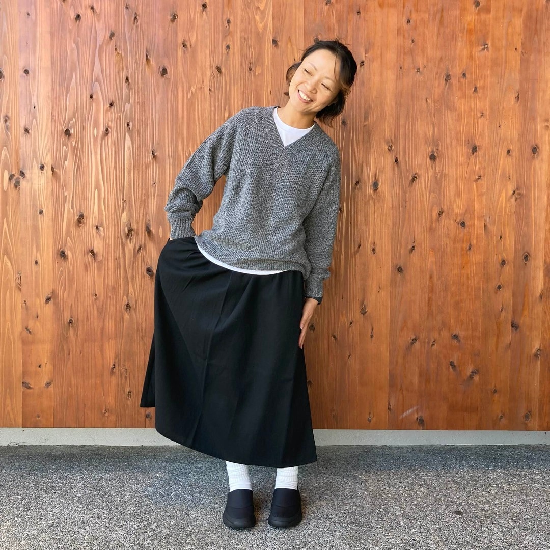 ウールミドルゲージ畦編みⅤネックセーター