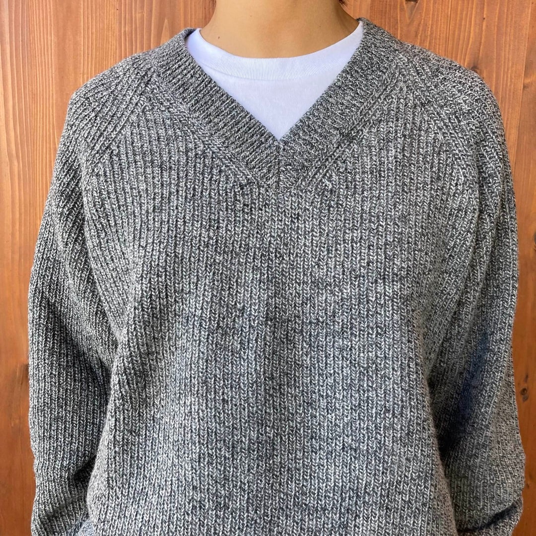 ウールミドルゲージ畦編みⅤネックセーター