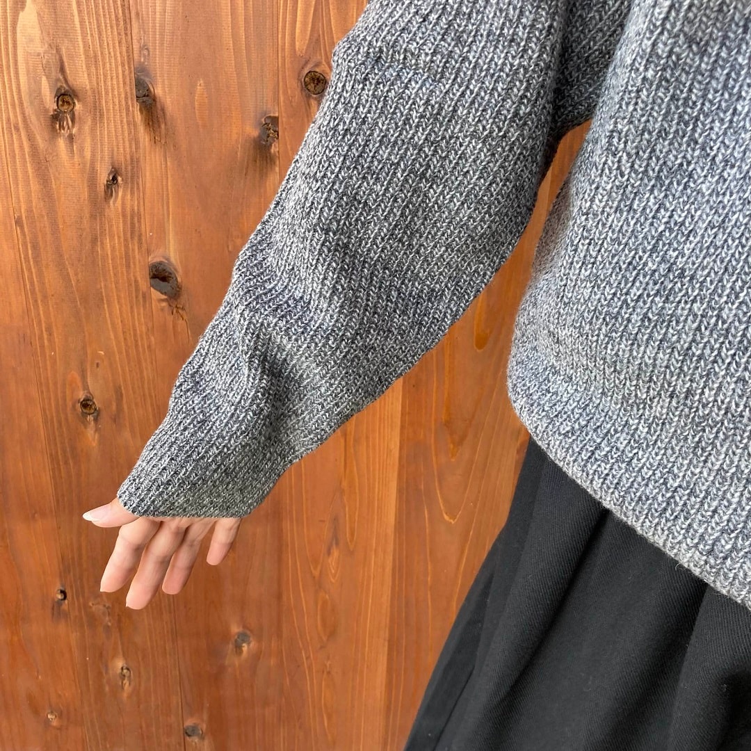 ウールミドルゲージ畦編みⅤネックセーター