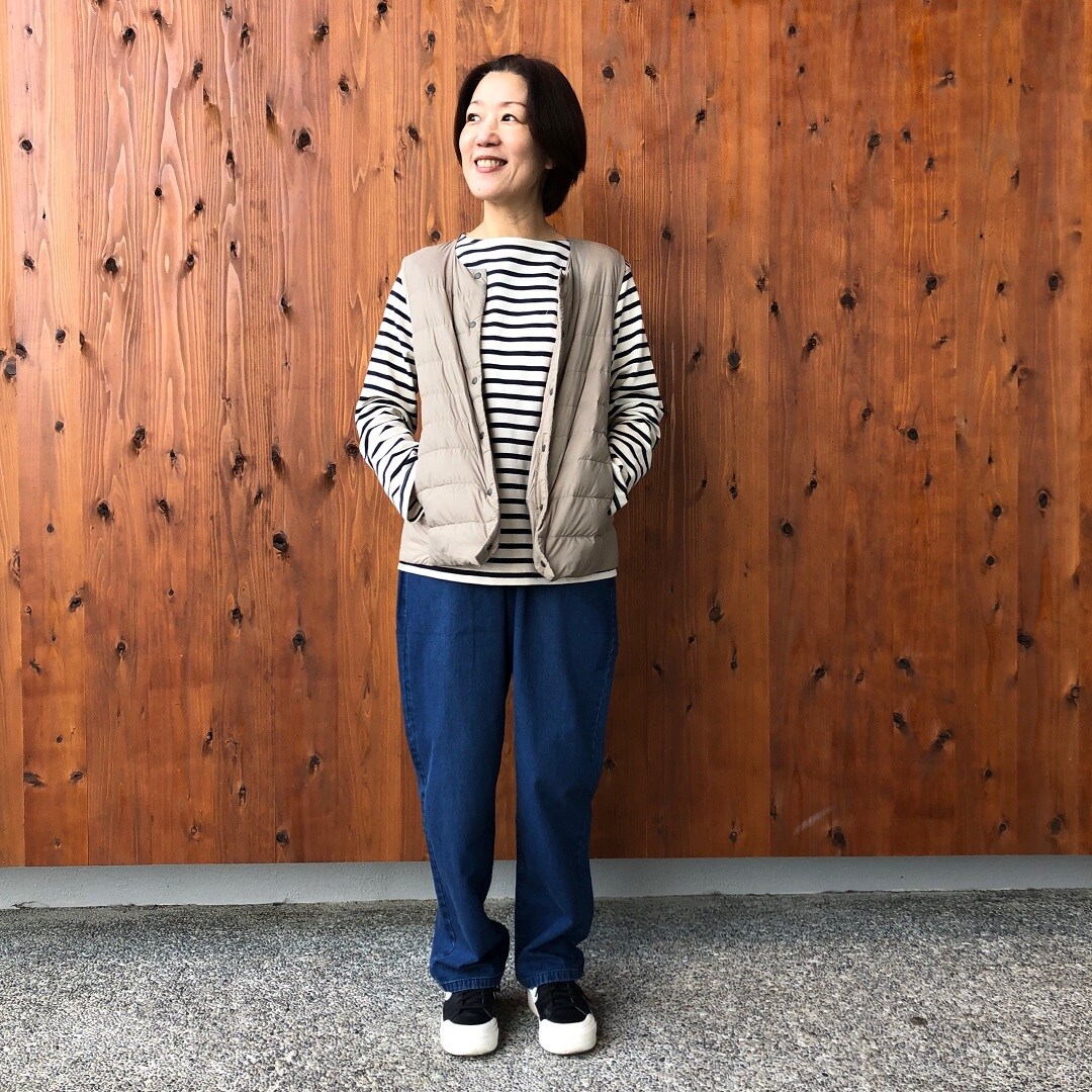 軽量ダウンノーカラーベスト